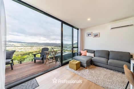 Photo of property in 37 Percy Kinsman Crescent, Riverstone Terraces, Upper Hutt, 5018