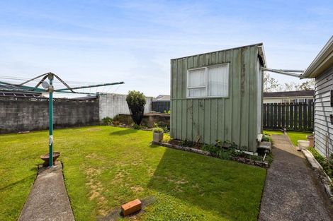 Photo of property in 16 Karaka Street, Inglewood, 4330