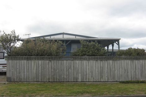 Photo of property in 2 Rangitane Grove, Waitarere Beach, Levin, 5510