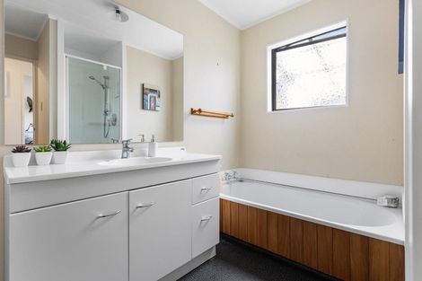 Photo of property in 20 Epping Place, Richmond Heights, Taupo, 3330