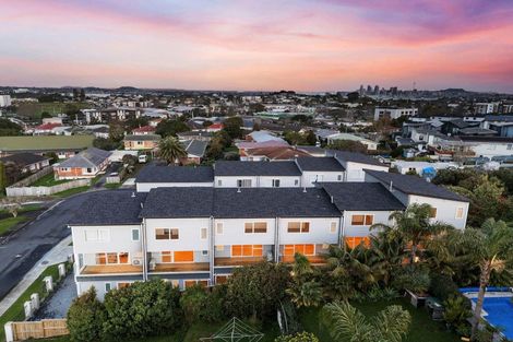 Photo of property in 7c Liston Street, Northcote, Auckland, 0627