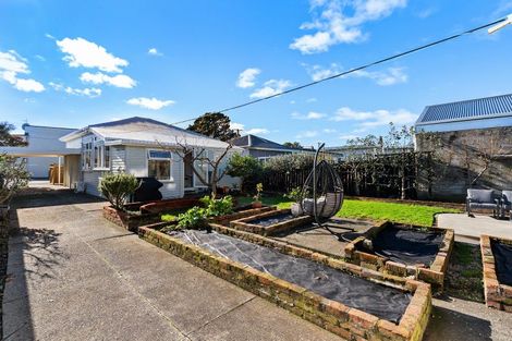 Photo of property in 9 East Street, Petone, Lower Hutt, 5012