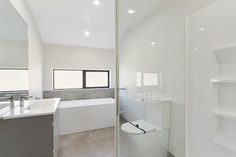 Photo of property in 10 Arahi Road, Clevedon, 2582