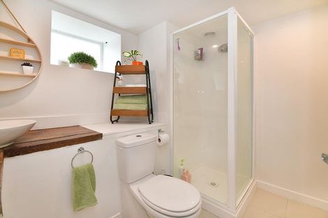 Photo of property in 16 Forrest Hill Road, Forrest Hill, Auckland, 0620