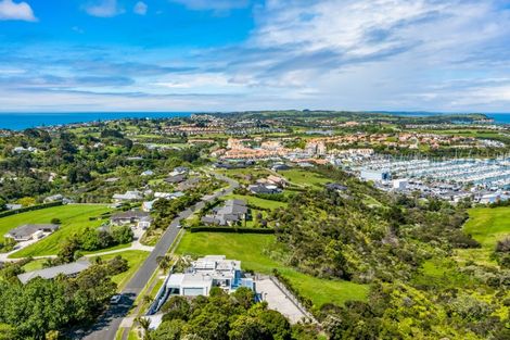 Photo of property in 127 Roberts Road, Matakatia, Whangaparaoa, 0930