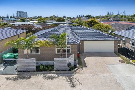 Photo of property in 8 Waitaha Close, Orewa, 0931