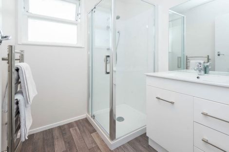 Photo of property in 21 Minaret Drive, Bucklands Beach, Auckland, 2014