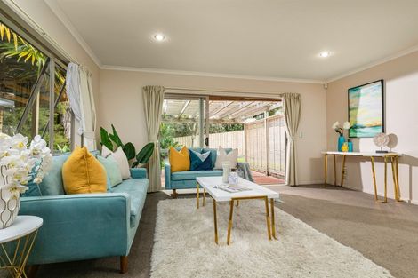 Photo of property in 27 Mckinley Road, Sunnyvale, Auckland, 0612