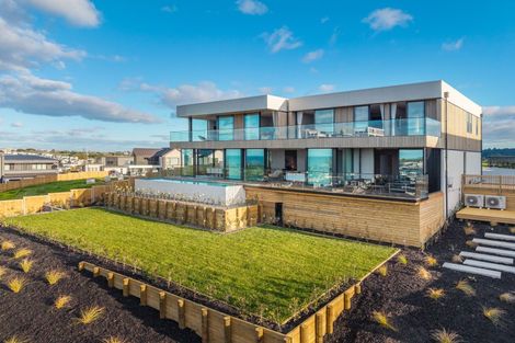 Photo of property in 15 Ridgelea Road, Long Bay, 0792