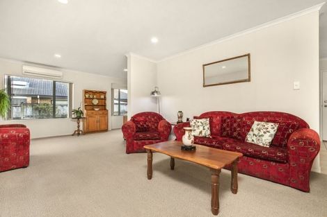 Photo of property in 46 Sandwick Drive, Weymouth, Auckland, 2103