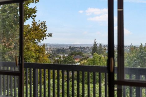 Photo of property in 18 George Laurenson Lane, Mount Roskill, Auckland, 1041