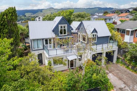 Photo of property in 5 Newnham Court, Tawa, Wellington, 5028