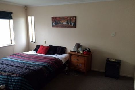 Photo of property in 1a Thomas Rea Place, Te Atatu South, Auckland, 0610