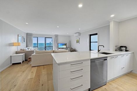 Photo of property in 123 Marine Parade, Seatoun, Wellington, 6022