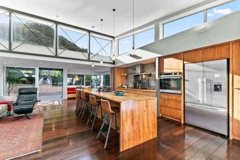 Photo of property in 10 Cave Road, Houghton Bay, Wellington, 6023