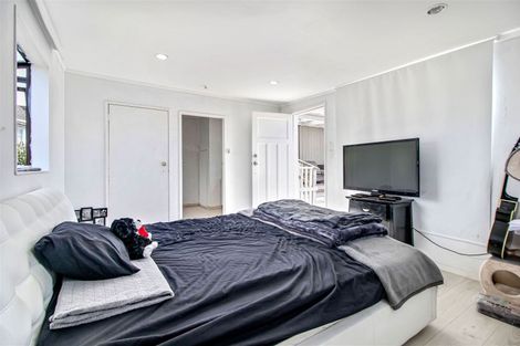 Photo of property in 7 Kaweka Street, New Lynn, Auckland, 0600