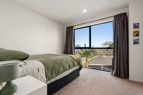 Photo of property in 13 Oki Place, Glenfield, 0629