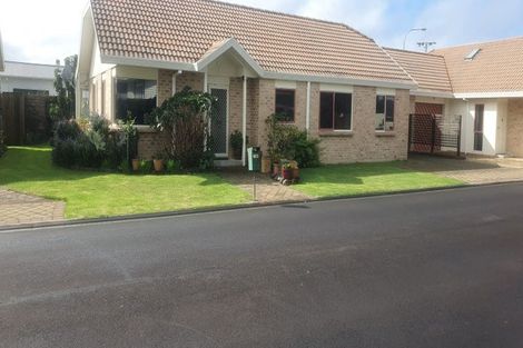 Photo of property in 2/32 Park Road, Glenfield, Auckland, 0629