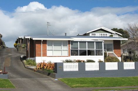 Photo of property in 66 Waiwaka Terrace, Strandon, New Plymouth, 4312