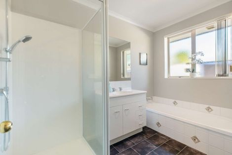 Photo of property in 2 Highbury Place, Nawton, Hamilton, 3200