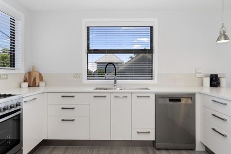 Photo of property in 34a Seaview Road, Otumoetai, Tauranga, 3110