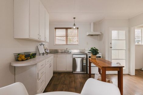 Photo of property in 25 Mokau Place, Terrace End, Palmerston North, 4410