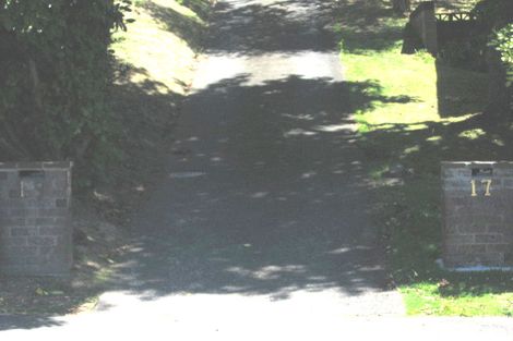 Photo of property in 17 Easton Park Parade, Glenfield, Auckland, 0629