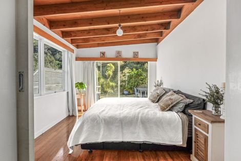 Photo of property in 32 Karekare Road, Karekare, New Lynn, 0772