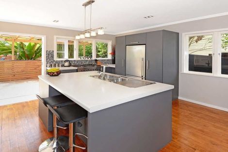 Photo of property in 56 Saffron Street, Birkdale, Auckland, 0626