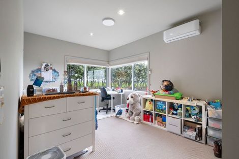Photo of property in 33 Oram Drive, Turitea, Palmerston North, 4472