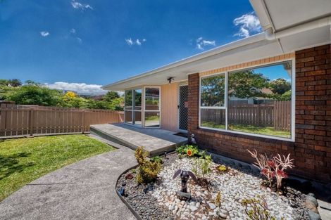 Photo of property in 67 Manhattan Heights, Glendene, Auckland, 0602