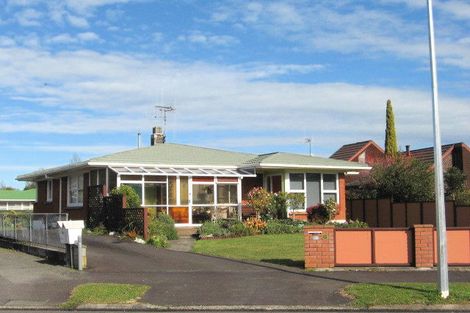 Photo of property in 21 Kensington Place, Fairfield, Hamilton, 3214