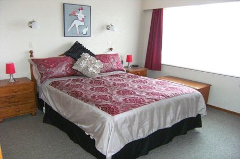 Photo of property in 55 Queenwood Road, Levin, 5510