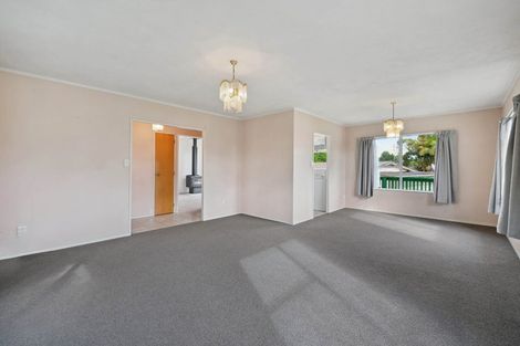 Photo of property in 16 Leaming Place, Clarks Beach, 2122