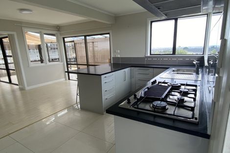 Photo of property in 17 Bradbury Road, Botany Downs, Auckland, 2010