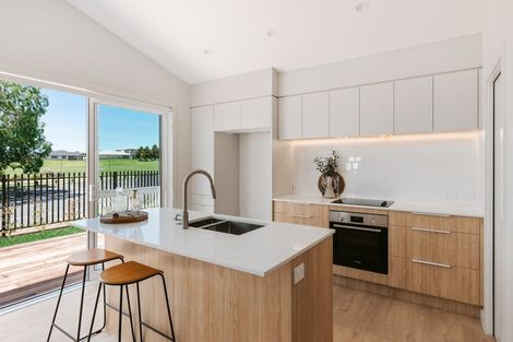 Photo of property in 13a Western Avenue, Omokoroa, 3114