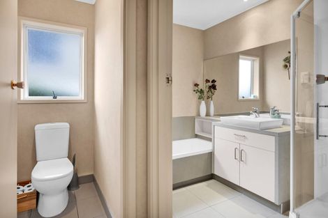 Photo of property in 17 Nevada Drive, Merrilands, New Plymouth, 4312