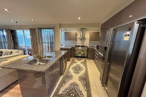 Photo of property in 17 Radiata Lane, Chatswood, Auckland, 0626