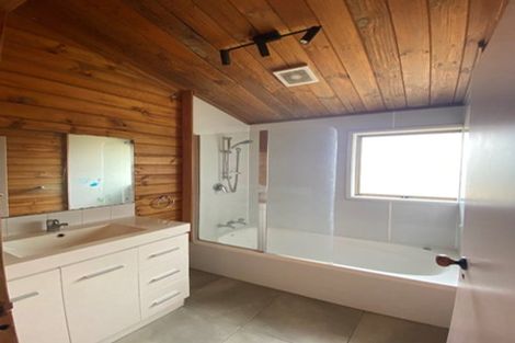 Photo of property in 87 Carnoustie Drive, Wattle Downs, Auckland, 2103