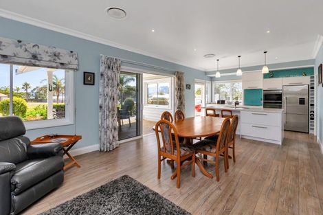 Photo of property in 2 Cayman Court, One Tree Point, 0118