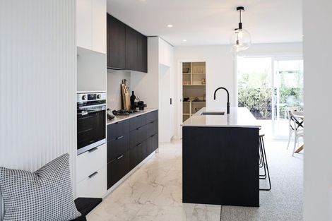 Photo of property in 14 Samuel Place, Terrace End, Palmerston North, 4410