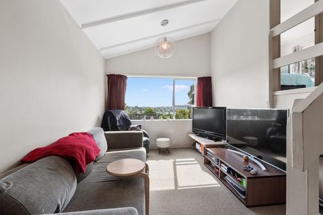 Photo of property in 2/8 Glenvale Place, Totara Vale, Auckland, 0629