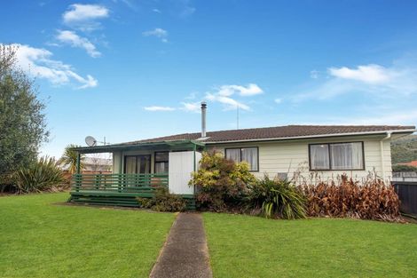Photo of property in 15 Matthew Place, Kawaha Point, Rotorua, 3010