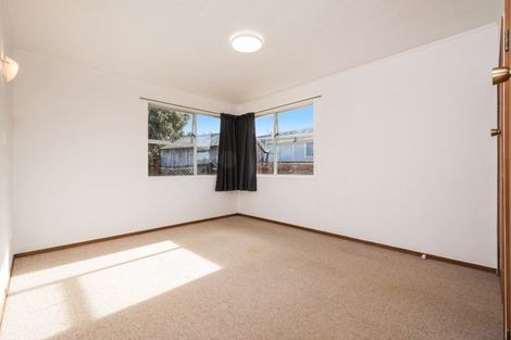 Photo of property in 52 Cockayne Crescent, Sunnynook, Auckland, 0620