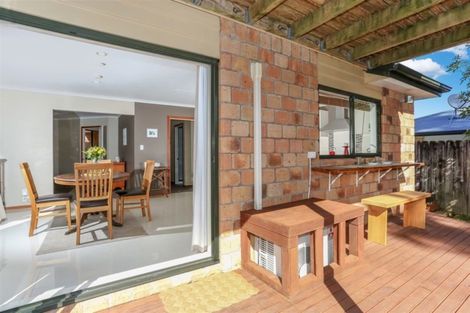 Photo of property in 13 Delphi Grove, Tuakau, 2121