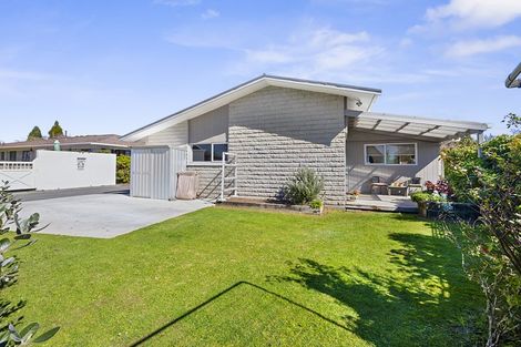 Photo of property in 13 John Guthrie Place, Merrilands, New Plymouth, 4312