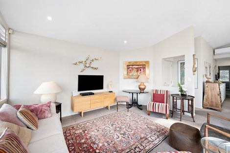 Photo of property in 4/275 Karaka Bay Road, Karaka Bays, Wellington, 6022