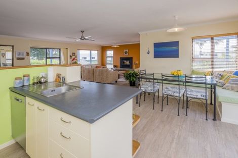 Photo of property in 35 Te Kiri Street, Himatangi Beach, Foxton, 4891