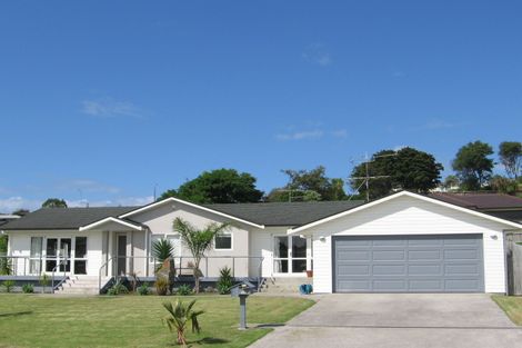 Photo of property in 38 Sunvista Avenue, Oteha, Auckland, 0632