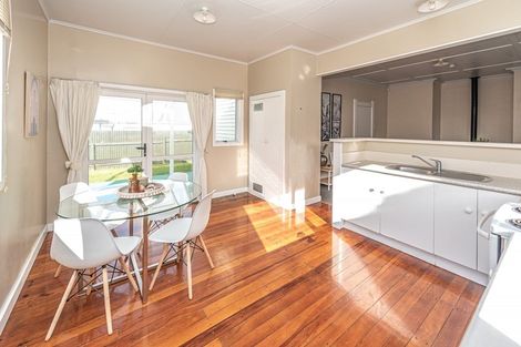 Photo of property in 184 Cornfoot Street, Castlecliff, Whanganui, 4501